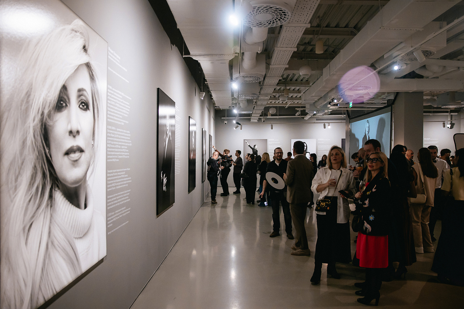 Заммэра Ракова: в честь 8 марта в SISTEMA GALLERY открылась выставка Комплекса социального развития Москвы 