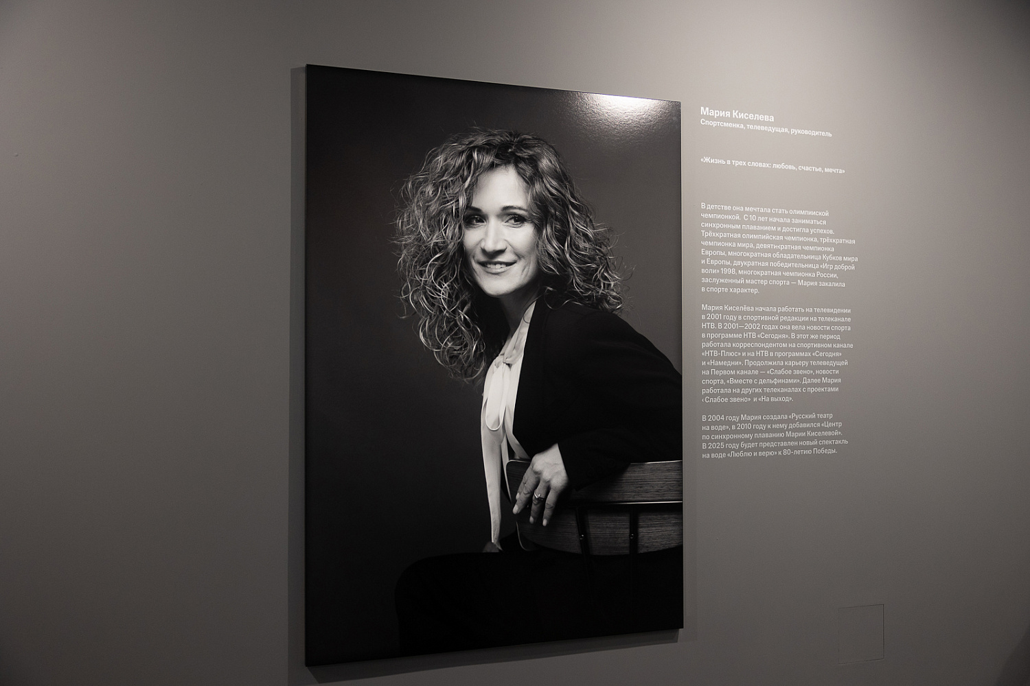 Заммэра Ракова: в честь 8 марта в SISTEMA GALLERY открылась выставка Комплекса социального развития Москвы 
