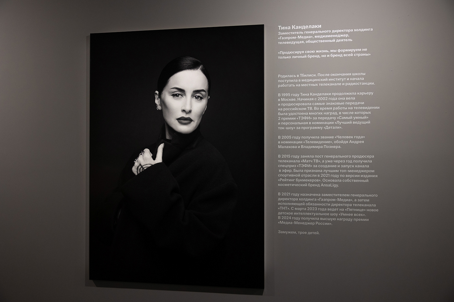Заммэра Ракова: в честь 8 марта в SISTEMA GALLERY открылась выставка Комплекса социального развития Москвы 