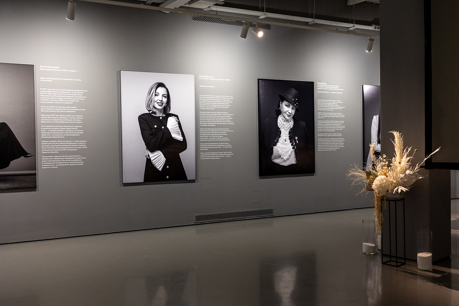 Заммэра Ракова: в честь 8 марта в SISTEMA GALLERY открылась выставка Комплекса социального развития Москвы 